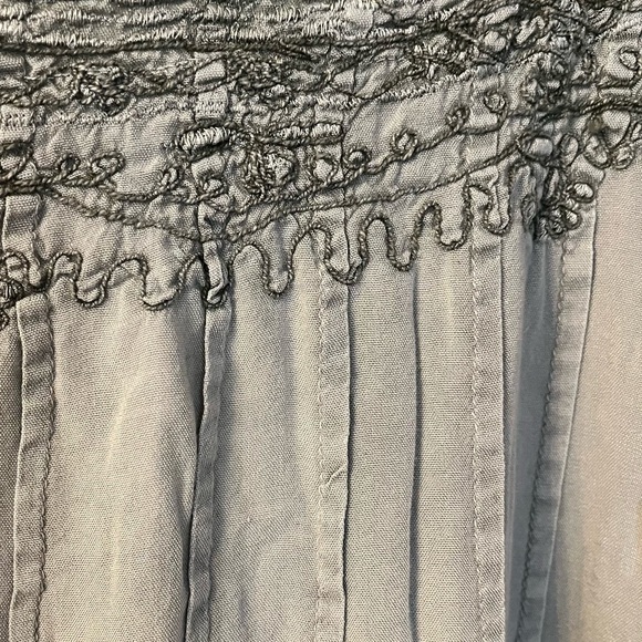 Solitaire Gray Embroidered Women's Top 3X - Picture 5 of 6